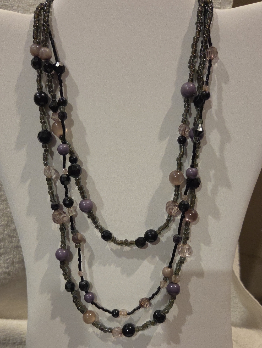 MUTLI STRAND BEADED NECKLACE